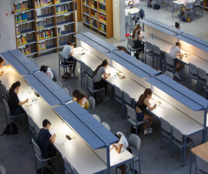 estudiantes biblioteca
